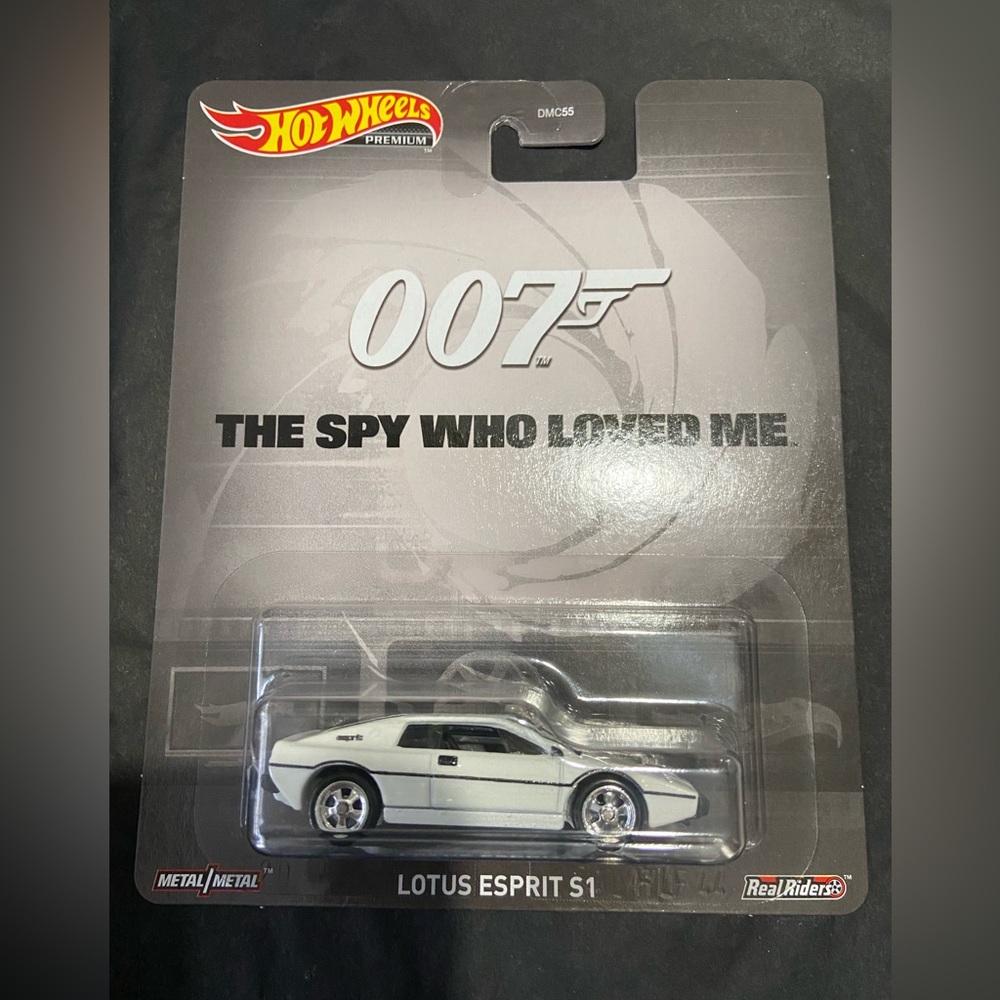 Hot Wheels Premium 007 The One Who Loved Me Lotus Espirit 1